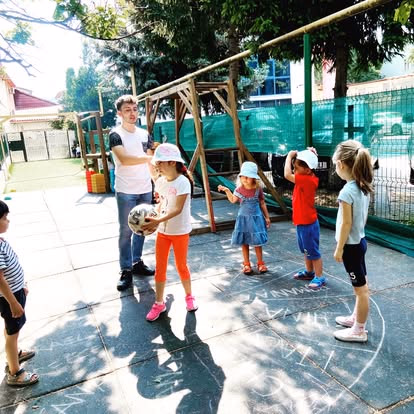 Kids at Work Montessori - Imagine 11